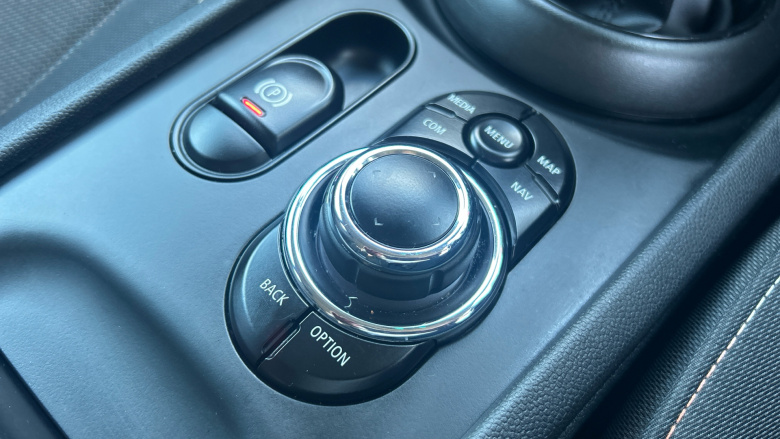 MINI Clubman 1.5 Cooper Classic 6dr Petrol Estate